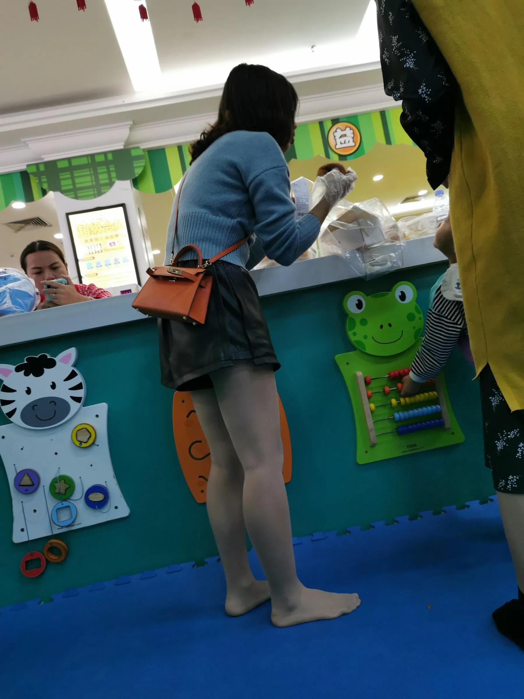 [魔镜街拍] NO.057 亲子乐园 [132P]插图1